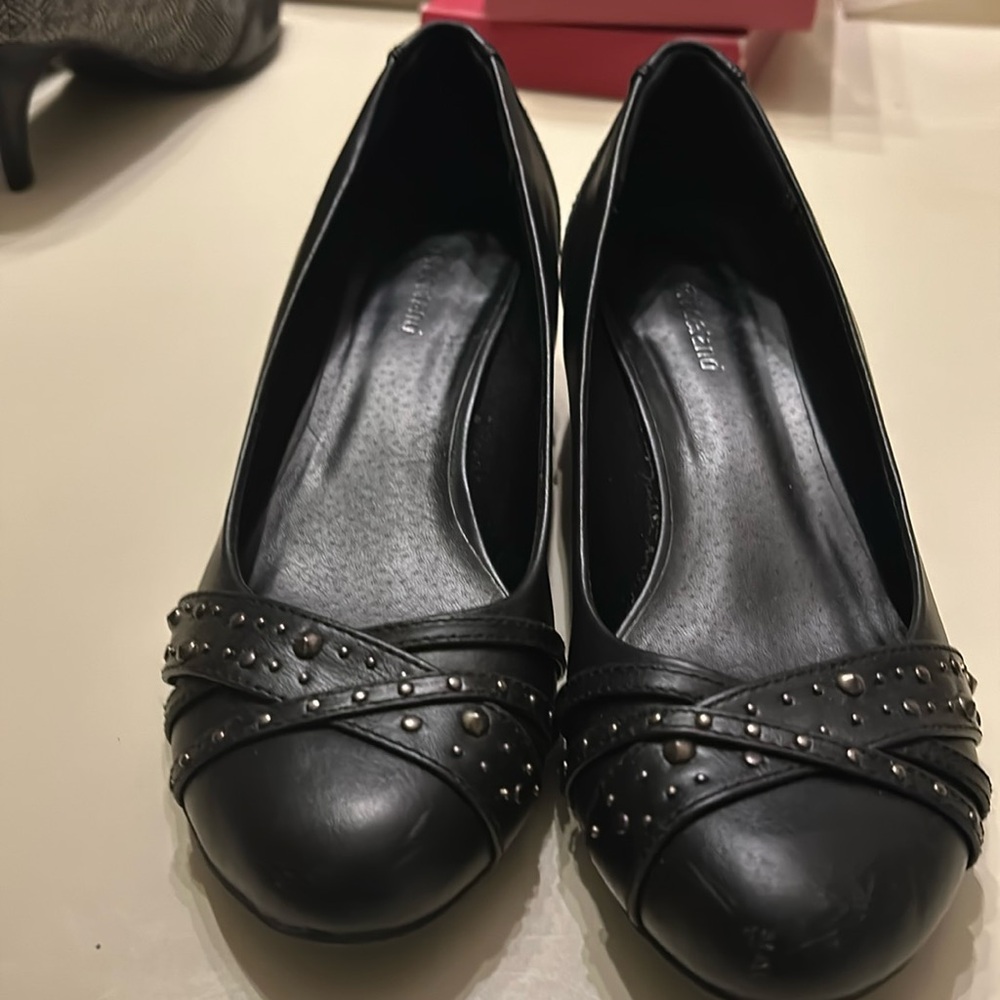 Black pumps with gold accents in front